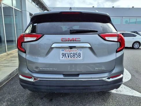 Used 2024 GMC Terrain SLT image 18