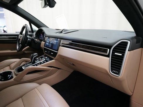 Certified 2019 Porsche Cayenne E-Hybrid image 26