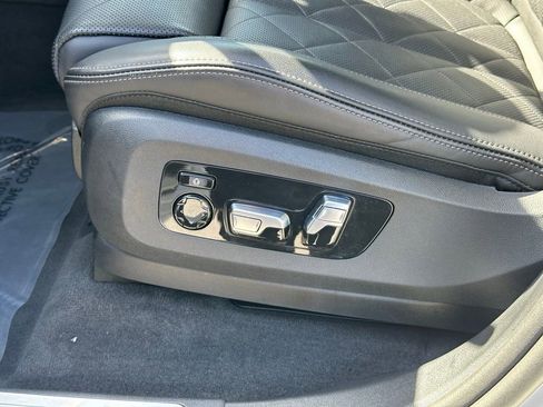 Certified 2024 BMW X7 xDrive40i w/ Premium Package image 17