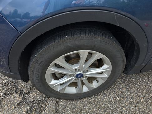 Used 2018 Ford Escape SE w/ SE Sync 3 Package AWD/4WD image 11