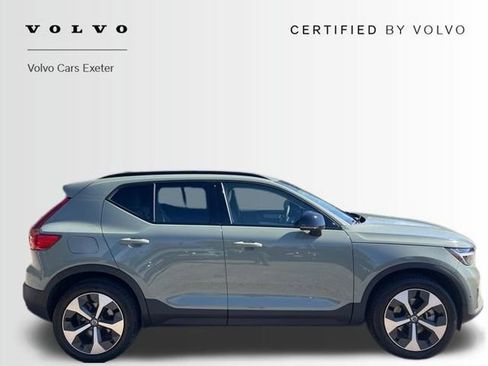 Used 2025 Volvo XC40 B5 Plus image 11