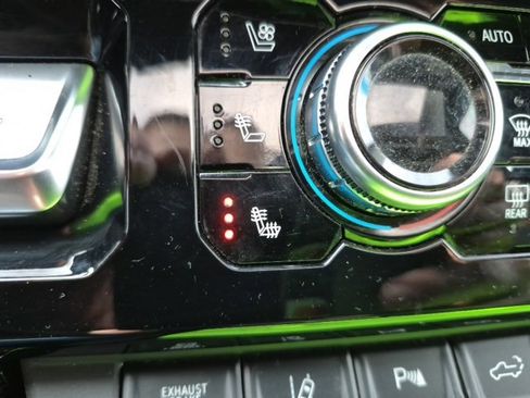 Used 2025 GMC Sierra 3500 AT4 w/ AT4 Premium Plus Package image 19