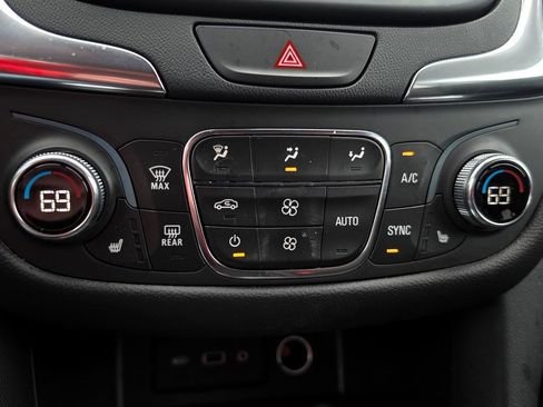 Used 2021 Chevrolet Equinox LT AWD/4WD image 38