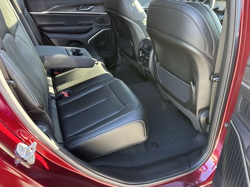 New 2025 Jeep Grand Cherokee Limited w/ Black Appearance Package image 21