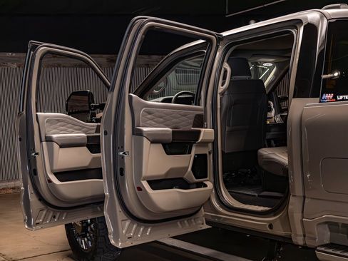 Used 2026 Ford F450 Platinum w/ Platinum Plus Package image 31