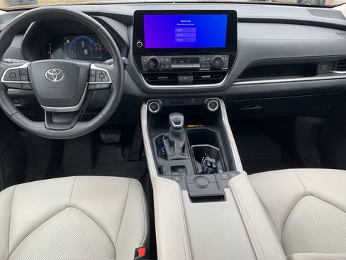 Used 2024 Toyota Grand Highlander XLE image 16