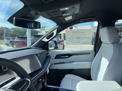 New 2025 Chevrolet Suburban Premier image 20