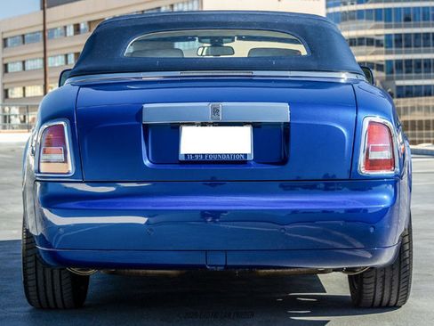 Used 2010 Rolls-Royce Phantom Drophead Coupe RWD image 17