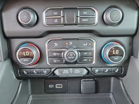 Used 2024 Chevrolet Tahoe Premier image 13