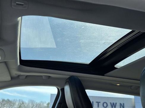 Used 2019 Jeep Cherokee Limited image 15