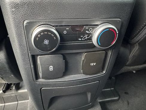 Used 2022 Ford Explorer XLT w/ Equipment Group 202A AWD/4WD image 19