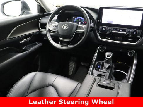 Certified 2025 Toyota Grand Highlander FWD image 32