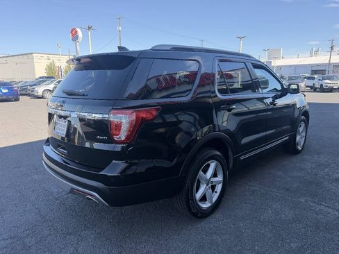Used 2017 Ford Explorer XLT w/ Equipment Group 201A AWD/4WD image 5