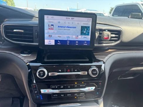 Used 2022 Ford Explorer Limited w/ Hybrid Equipment Group 310A AWD/4WD image 12