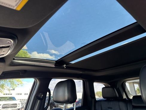 Used 2016 Jeep Grand Cherokee Limited w/ Luxury Group II AWD/4WD image 11