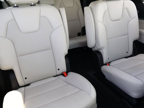 Used 2025 Kia Telluride S FWD image 18