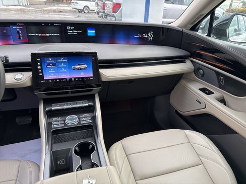 Used 2024 Lincoln Nautilus Premier w/ Equipment Group 102A image 9