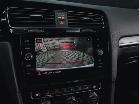 Used 2019 Volkswagen Golf 4-Door image 65