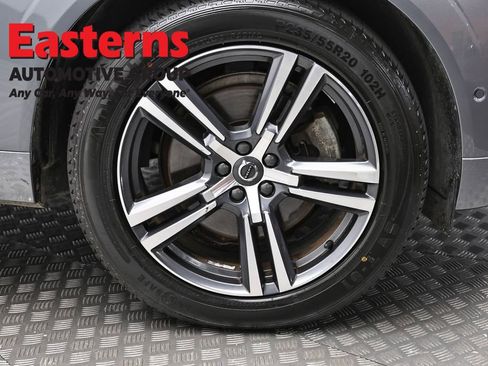 Used 2019 Volvo XC60 T6 Momentum w/ Premium Package image 32