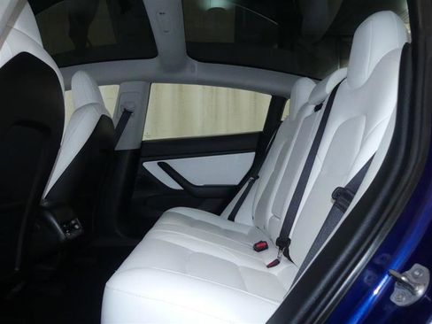 Used 2019 Tesla Model 3 Standard Range Plus image 3