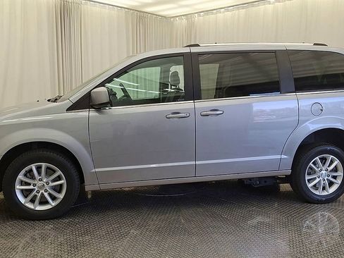 Used 2019 Dodge Grand Caravan SXT FWD image 8