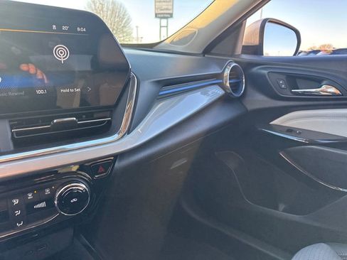 Used 2025 Chevrolet Trax LT image 22