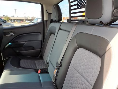 Used 2022 Chevrolet Colorado Z71 w/ Z71 Midnight Edition image 12