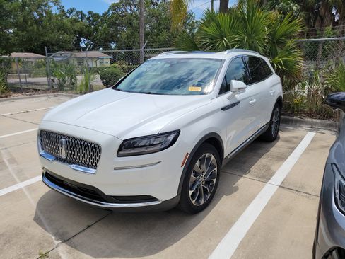 Used 2023 Lincoln Nautilus Reserve FWD image 3