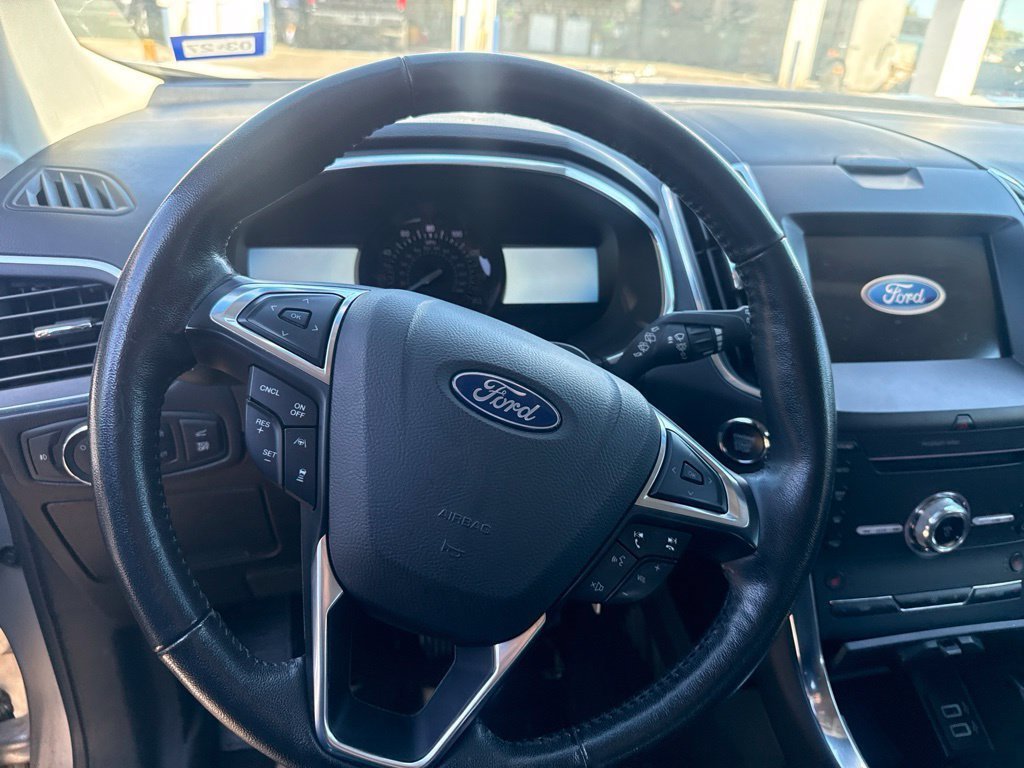 Used 2019 Ford Edge Titanium FWD image 9