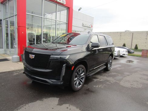 Used 2021 Cadillac Escalade Sport w/ Heavy-Duty Trailer Package AWD/4WD image 2