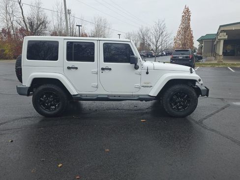 Used 2014 Jeep Wrangler Unlimited Sahara w/ Connectivity Group image 8