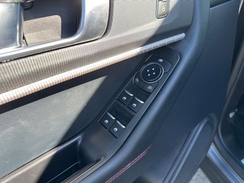 Used 2025 Ford Explorer ST-Line w/ ST-Line Street Pack image 18