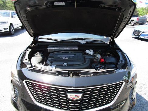 Used 2021 Cadillac XT4 Luxury w/ Cold Weather Package FWD image 26