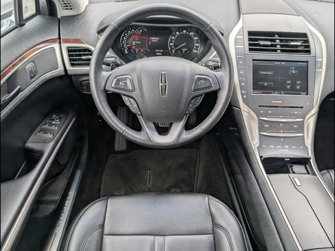Used 2016 Lincoln MKZ FWD image 7