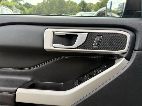 Certified 2022 Ford Explorer XLT w/ Equipment Group 202A image 19