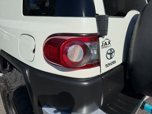Used 2013 Toyota FJ Cruiser 2WD image 21