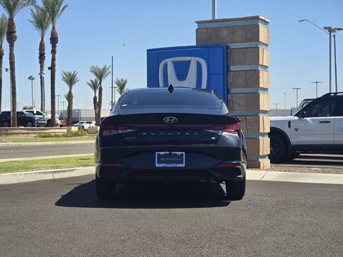 Used 2021 Hyundai Elantra SE w/ Cargo Package FWD image 6