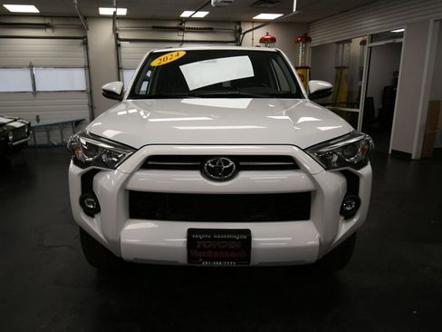 Certified 2024 Toyota 4Runner SR5 Premium image 2