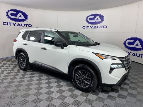 Used 2024 Nissan Rogue S FWD image 1