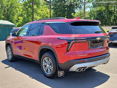 Used 2024 Chevrolet Traverse LT FWD image 4