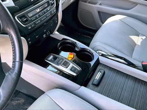 Used 2016 Honda Pilot Elite image 13