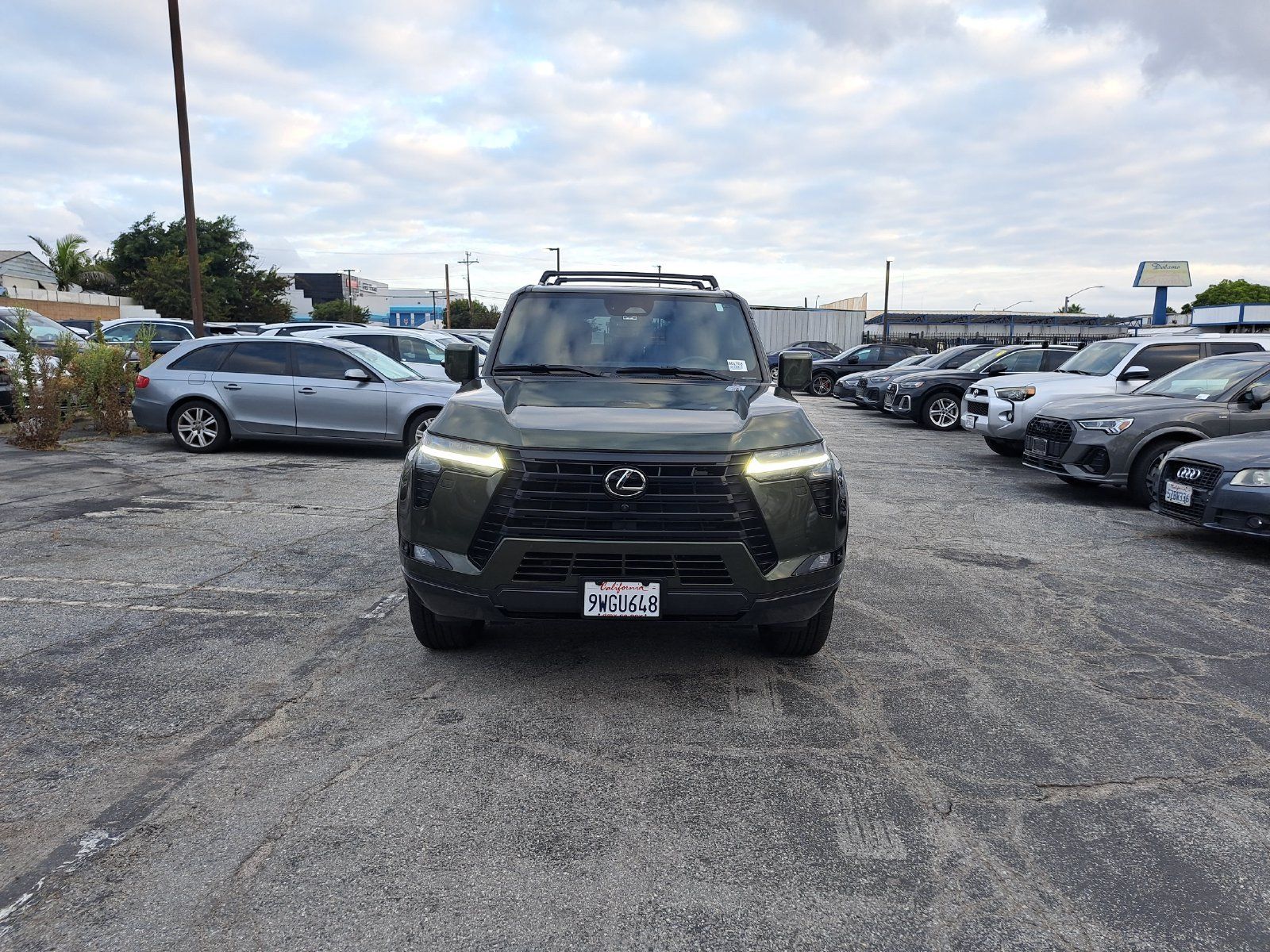 Used 2025 Lexus GX 550 w/ Accessory Package (Z1) AWD/4WD image 2