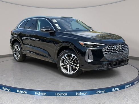 Used 2025 Audi Q5 Premium w/ Convenience Package image 5