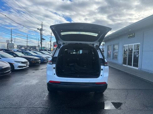 Used 2023 Jeep Grand Cherokee L Laredo image 33