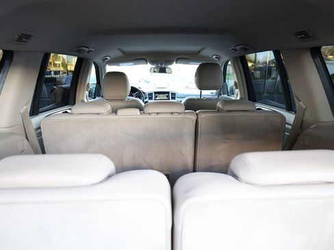 Used 2015 Mercedes-Benz GL 450 4MATIC w/ Driver Assistance Package image 16