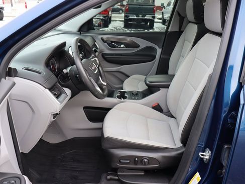 Used 2022 GMC Terrain SLE w/ Driver Convenience Package image 3