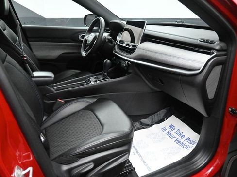 Used 2024 Jeep Compass Latitude image 19