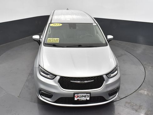 Used 2023 Chrysler Pacifica Touring-L FWD image 36