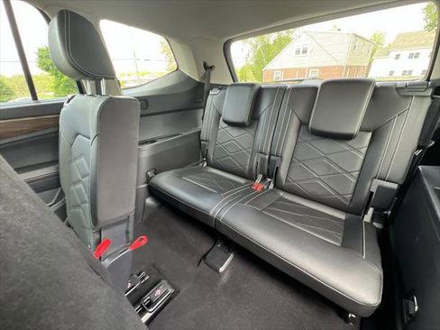 Certified 2025 Volkswagen Atlas SE FWD image 22