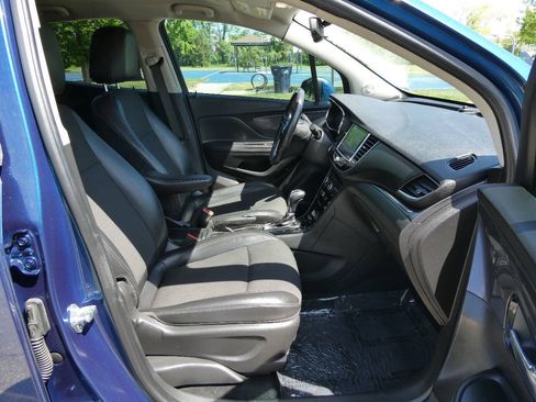 Used 2020 Buick Encore Preferred w/ Safety Package FWD image 28